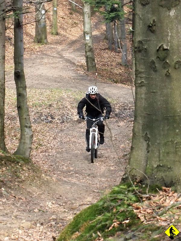 7.jpg - Samo Pasmo Brzanki przyjemne, każdy amator kolarstwa górskiego da sobie na nim radę. Może zdarzyły się dwa cięższe podjazdy i ze trzy średnio trudne zjazdy na całe ok. 30km żółtego szlaku.