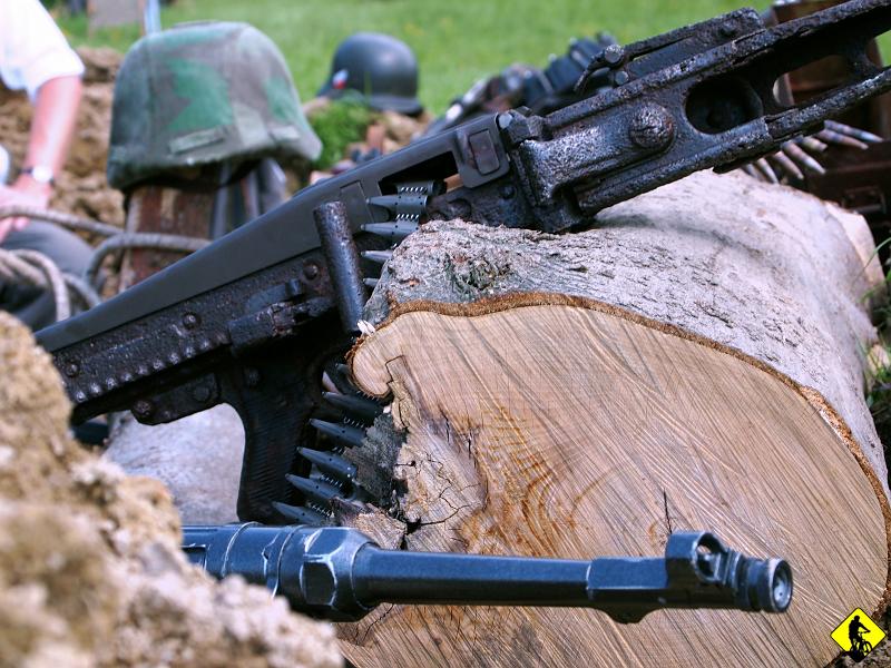 9b.jpg - Kogoś przecież trzeba lać.