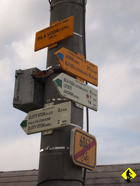 P8216861.jpg - Po chwili przerwy, kierujemy się na Czechy i tamtejszą cyklotrasą przebijamy się przez przełęcz Różaniec.