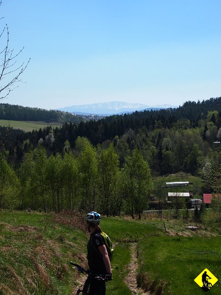 11.JPG - Pierwszy podjazd niebieskim szlakiem z Tarnawy Górnej przez Makową Górę. W tył zwrot --> Babia!