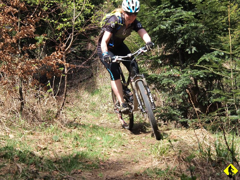 16.jpg - Ogólnie fajny, chwilami singielek, chwilami zarasta. Warty uwagi!