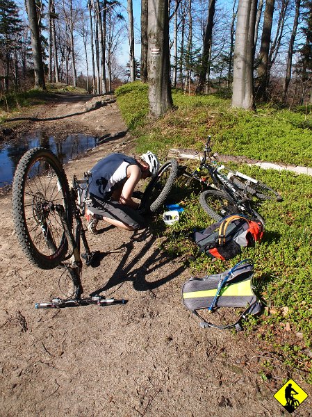 20.jpg - To wymyśliłem: kapcia w Tublesie ( to jego ostatni sezon jak dętka-bez lub jako opona w ogóle ) i przejazd do Mladej Hory przez Potrójną.