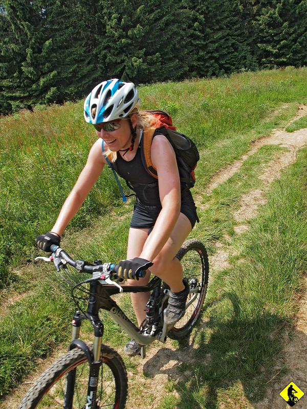 P7011499.jpg - W tych regionach byłem może z dwa razy. Pozostało we mnie niemiłe wspomnienie z wnoszenia rowerów na Policę. A wystarczy otworzyć mapę i odrazu przytłacza ogrom szlaków zarówno rowerowych jak i pieszysz. Można z nich ułożyć dużo wycieczek o różnym stopniu trudności. Jednym słowem: Jest zabawa!