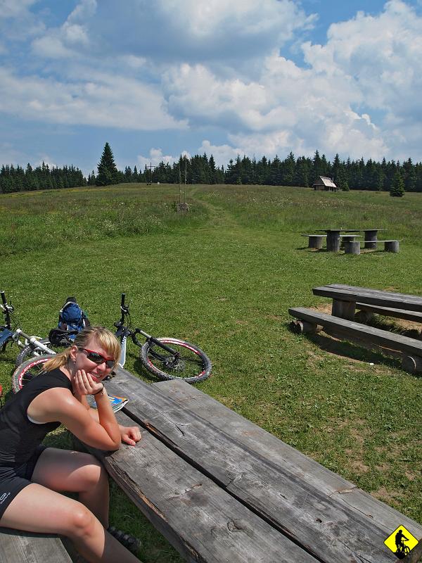 P7011543.jpg - Do schroniska docieramy przygłodzeni. Zamawiamy pomidorową. Pomimo, że z proszku to wchodzi jak złoto (dużo makaronu).