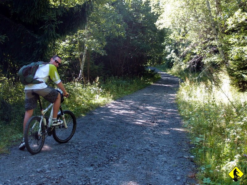 1.jpg - Michał: Dzisiaj macie okazję przeczytać tekst jednego z miłośników Rowerowania w Górach. Gość jest niesamowity. Do pracy w Krakowie dojeżdża na rowerze z Wadowic. Stalowa łyda! Wojtek Sz. z którym…. zresztą przeczytajcie sami :)