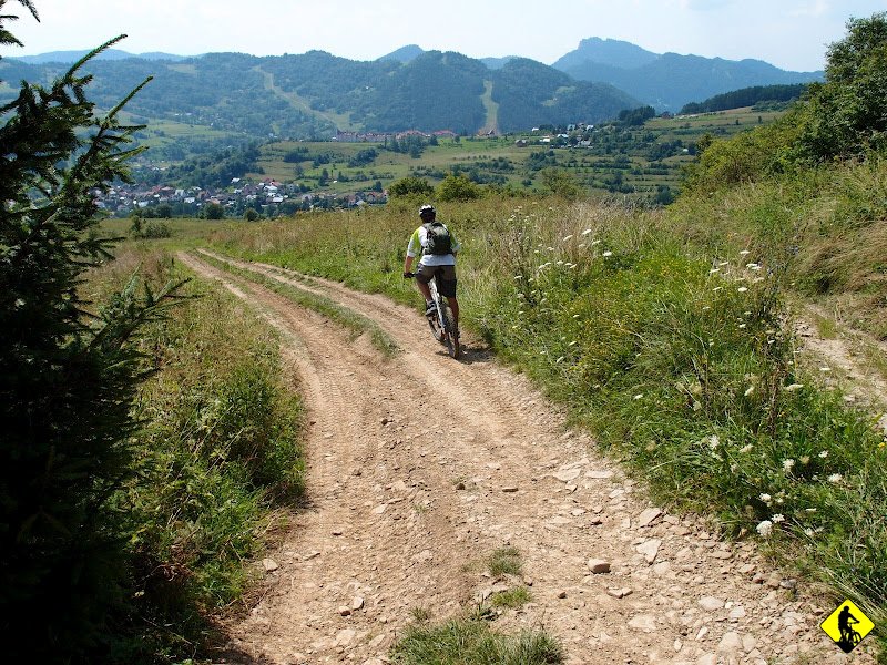 15.JPG - Ostatni fragment to szpula w dół po polnych drogach z niezłą kamienistą rąbanką w wąwozie na sam koniec.