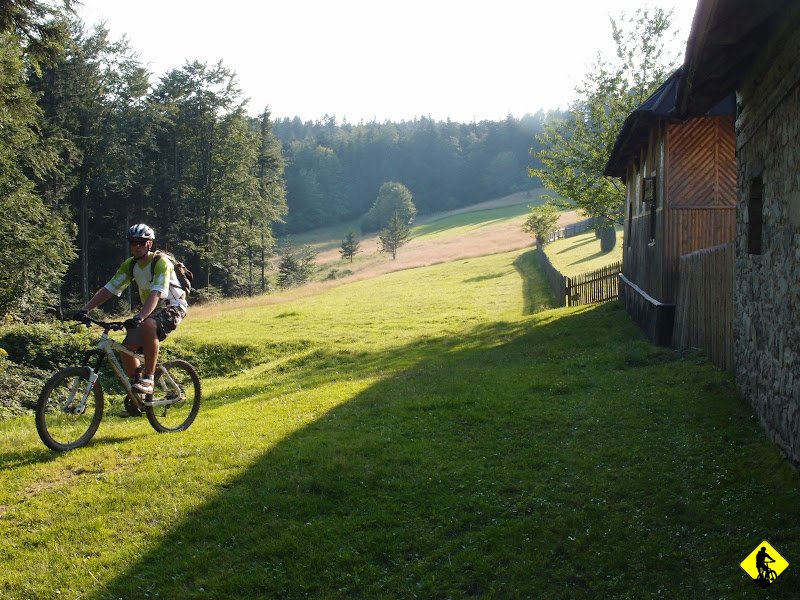 22.JPG - Michał: Cztery zdjęcia wcześniej czułem się upodlony na maXa. Złapał mnie kryzys przez to, że nie zjadłem porządnego obiadu w Szczawnicy. Nie róbcie tego błędu, bo kolega zrobi wam podobne zdjęcie (czyli to 4 wstecz).
