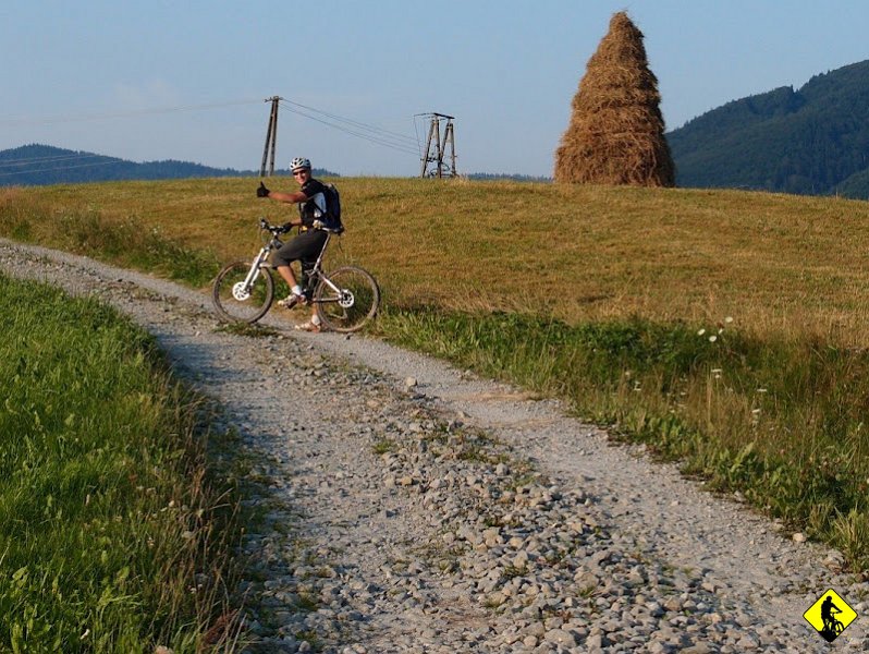 23.JPG - Podsumowanie: 55 km, ile w siodle ciężko stwierdzić (na pewno większość), całość operacji z przerwami zajęła jednak blisko 9 h. Nie ma to jak całodzienna lajtowa wycieczka. To był piękny letni dzień, aż trudno uwierzyć że niestety jeden z niewielu takich w te wakacje.