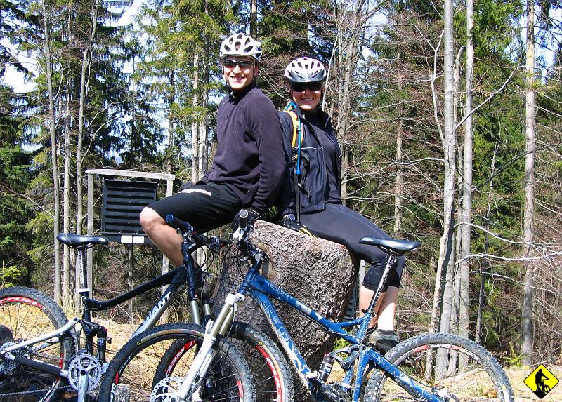 IMG_0188.jpg - Oto my na sezon 2010 i nasze zabawki. Do schroniska mamy jakieś 7km.