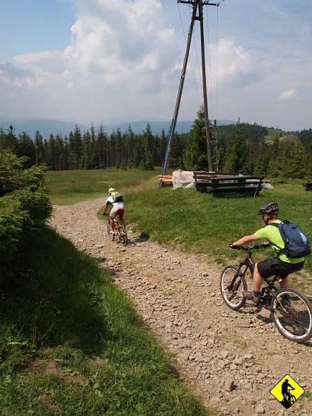 4.jpg - Z Błatniej zjechaliśmy do Brennej zielonym, gdzie wspieliśmy się wzdłuż wyciągu również zielonym do czarnego prowadzącego do Grabowej...