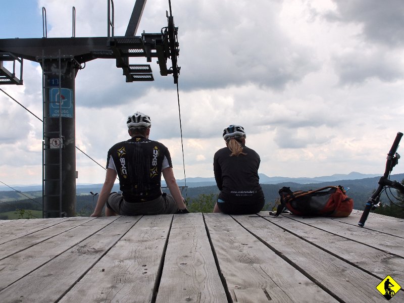 7.jpg - O właśnie! Chwila przerwy i dalej niebieskim do Krynicy przez przełęcz Krzyżową. Kiedyś ten odcinek wywoływał we mnie dużo pozytywnych emocji.