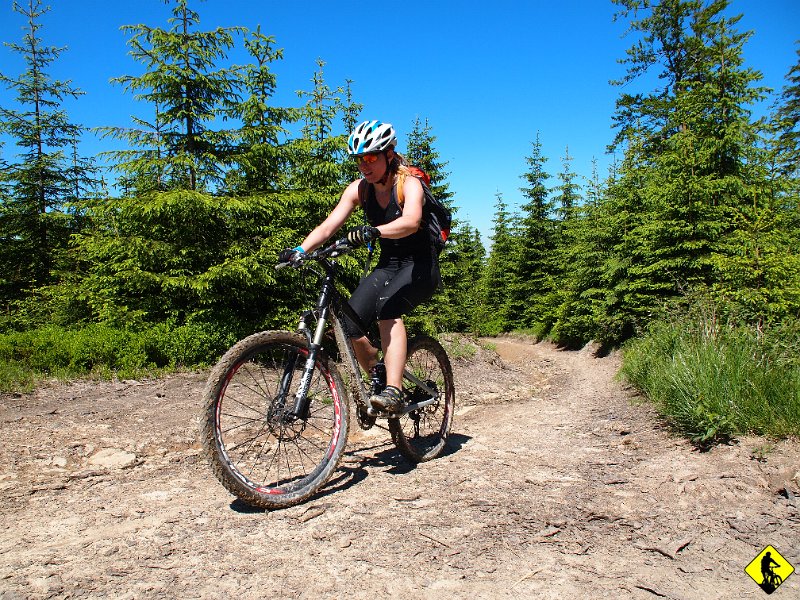 P6178390.JPG - Lato wreszcze daje we znaki, a Aga łapie wiatr jego wiatr. Gdyby nie mały, a nawet bardzo mały szczegół to jestem pewien, że ten sezon należałby do najlepszych w jej rowerowej przygodzie! Spokojnie zakładam, że 2014 będzie taki!!! Wierzę w to całym sercem!