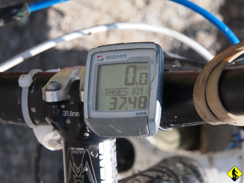 P6178454.JPG - Jak na pierwszy wypad Wojtka to jestem pozytywnie nastawiony, jak tylko złapie bakcyla to będzie z niego niezły biker! Wyszarpaliśmy 37 km ( pewnie z 32 jadąc wyciągiem). . No cóż, powrót do Krakowa i do pracy :) KonieC