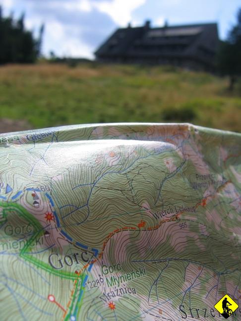 IMG_2523.jpg - 50% ekipy stwierdza, że Gorc na następny raz... no co zrobić. Motywacje turystyczne trzeba wzmacniać, by w góry ciągnęło całe życie. Tak jak z Leskowcem, nie zając :)