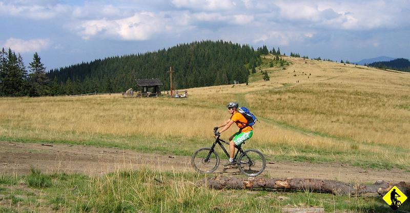 img_2527a.jpg - Postanawiamy wrócić do Rabki. Zaliczymy ponoć jeden z lepszych zjazdów w tych okolicach :) Poprzednim razem z Jurkiem coś się nie udało (zresztą to norma u nas :), tym razem będzie dobrze :) musi być :)