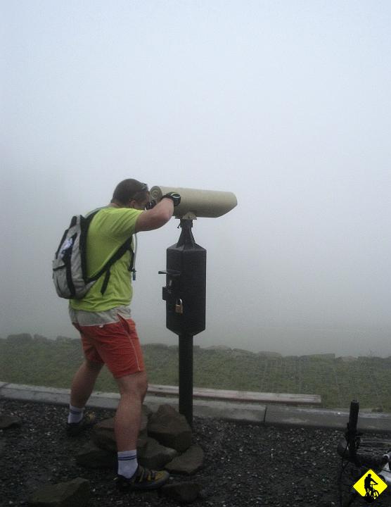 IMGP3606.jpg - Jurek stara się dojrzeć "Nimców" :] Co tam widzsz kolego?