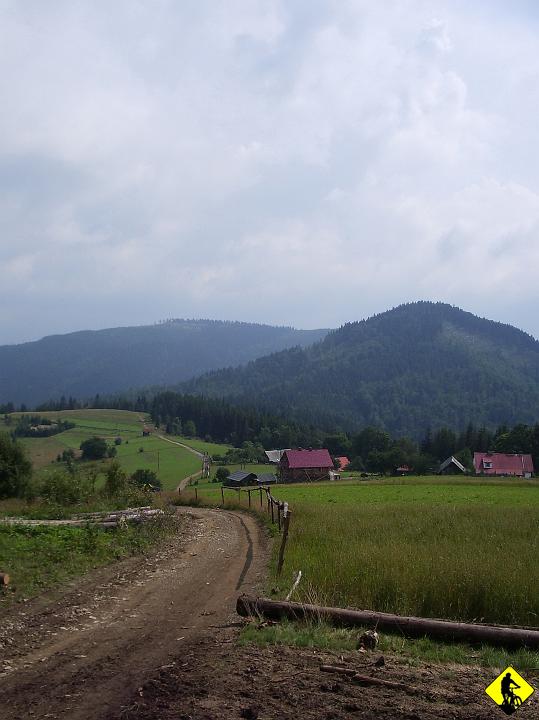 IMGP3654.jpg - Ze Stożka droga "prosta" na Czantorię, szlak czerwony. Idealny na podjazd. Okolice Stożka małego. Słońce już na dobre zagościło wysoko nad naszymi kaskami.