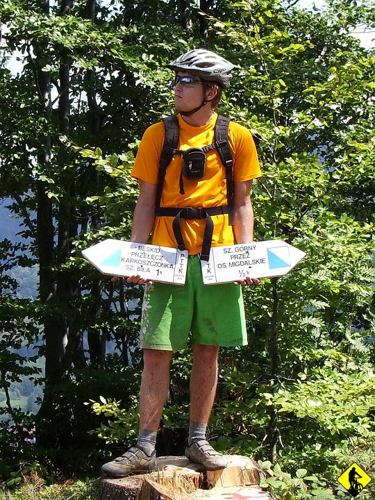 IMGP3759.JPG - tego miejsca. Tu zaczyna się: (...)bardzo wymagająca trasa 1 etapu 1 edycji Beskidy MTB Trophy, okrzyknięta najtrudniejszym i najpiękniejszym wyścigiem sezonu(...). Inaczej- kamienie w górę, dół, bok i pewnie jeszcze gdzieś.