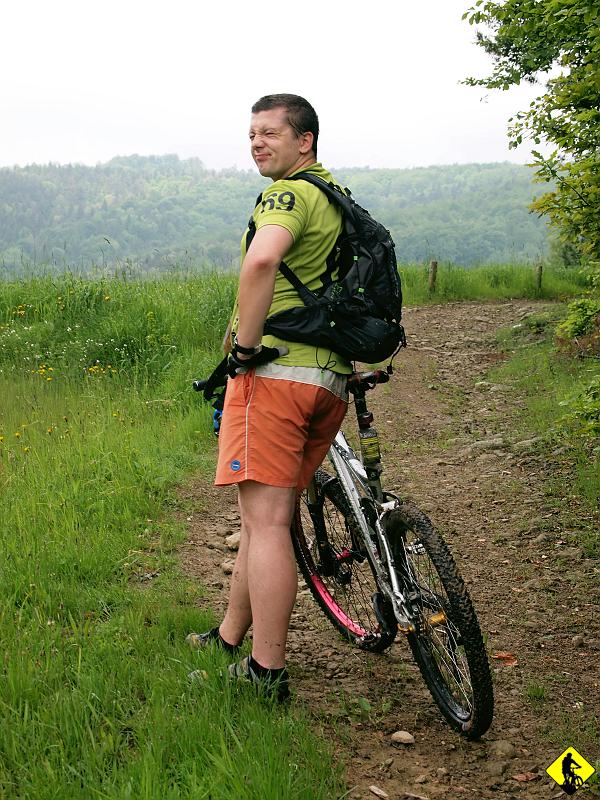 3.jpg - U Jurka nastąpiła dość istotna i ciekawa zarazem zmiana. Za trakcję mają teraz odpowiadać opony Geax Saugarro, ALE ALE tylko 2.0! Widać było dużą różnicę w uślizgu tyłu pomiędzy moimi BarroMountain. Jednak Saugarro (piotrek też takie posiada) nie radzą sobie jak jest już trochę błota.