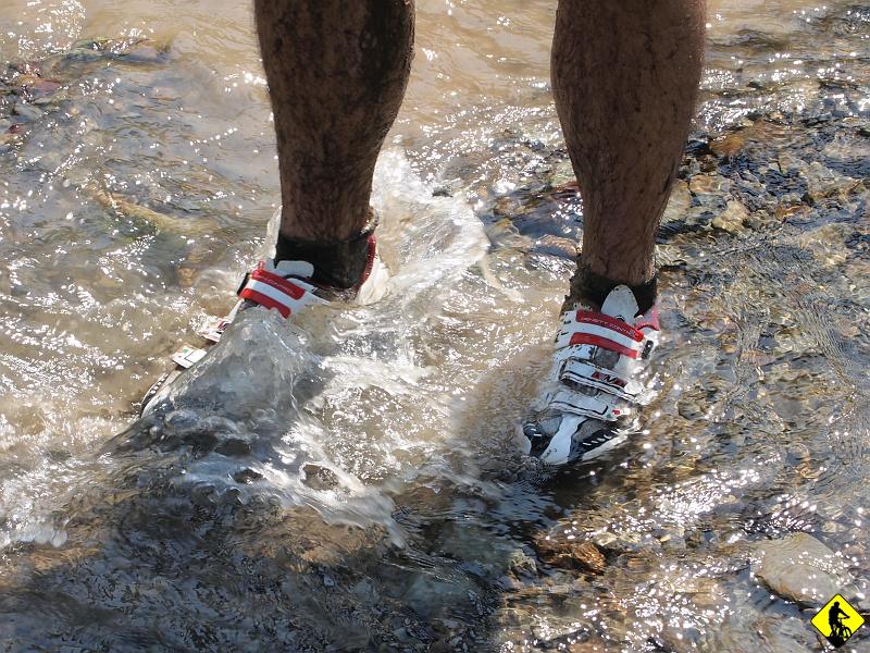 4.jpg - „Jak to żółwia ciągnie woda…” Krioterapia w Regietówce. Kolejnym plusem Niskiego jest także to, że mało kto tam zagląda. Dojazd nieciekawy, widoki zupełnie inne od tych z Tatr.. no i zamiast wyjechać na Kasprowy, wszędzie trzeba podeszwy wycierać :)