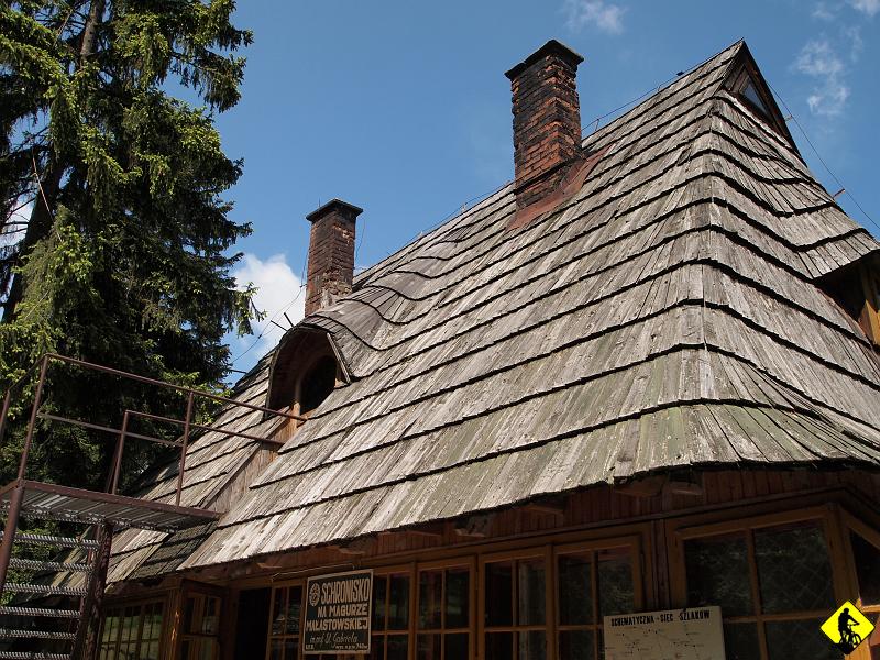 93.JPG - W schronisku zamawiamy 5 x pierogi ruskie. Pierogi pochłonęliśmy bardzo szybko. Pyszne były. Po chwili następuje małe przegrupowanie i dzielimy się na dwa zespoły.