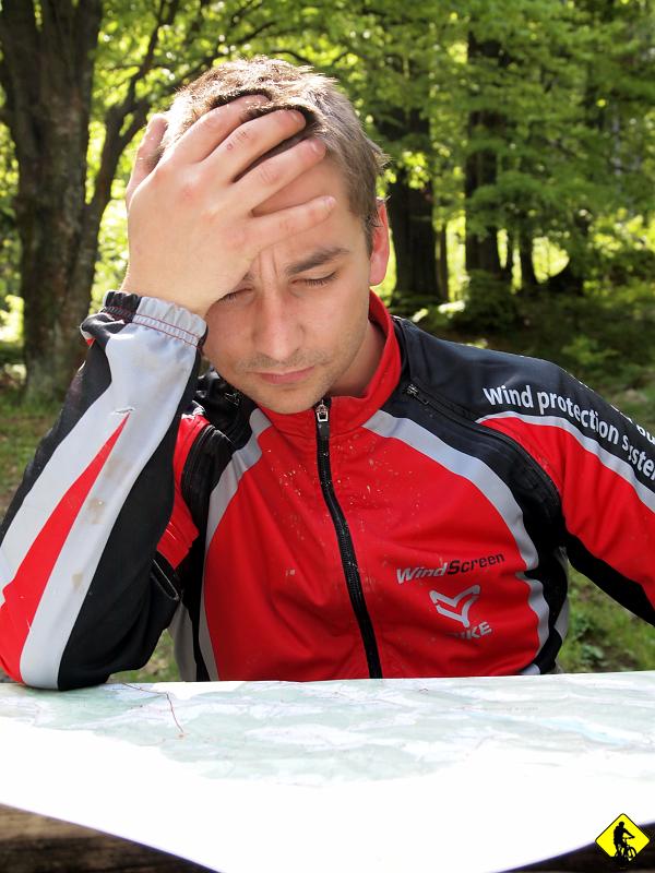 94.jpg - Bartek mówi że umarł, Agę boli głowa. Postanowili wrócić do auta. Dostali GPS i mapę. Powinni sobie spokojnie poradzić...