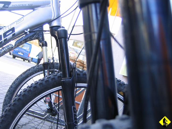 IMG_3134.jpg - Dzień nauczyciela :) Tak się dziwnie złożyło, że Aga i Jurek mieli wolne tak jak ja :) Normalnie bombowo. By było jeszcze śmieszniej to i jesienna pogoda zrobiła sobie dzień luzu. Walimy więc w wyspowy, bo:  a) blisko  b) dzień krótki  c) tanio  d) dlaczego nie?