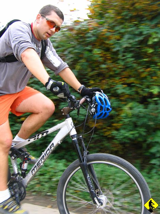 IMG_3176.jpg - A tu drugi. Proszę nie pytajcie dlaczego. Widać, że Jurek był wyraźnie zadowolony z tego, że musiał pokonać górkę ponownie :) a może to dlatego, że to zdjęcie również było zrobione podczas pierwszej wspinaczki :P