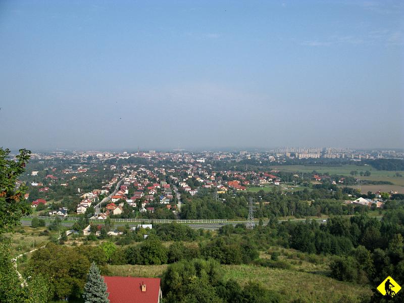 2.jpg - Pierwsza górka to Św. Marcin i panorama Tarnowa. Jak widać pogoda wręcz wyborna.