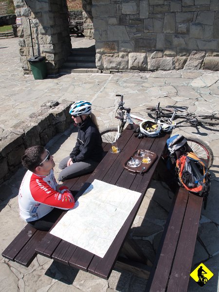 2.jpg - Jest dość zimno, choć nie można narzekać, gdyż rok wcześniej cały miesiąc padało (powodzie i te sprawy, pamiętacie?)