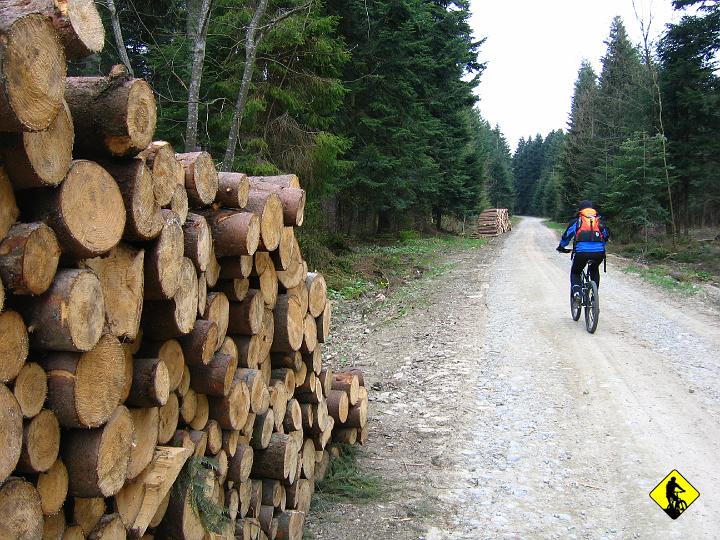 IMG_3291.JPG - Trasa podzielona na kilka asfaltowych dojazdówek do terenowo-szutrowych odcinków.