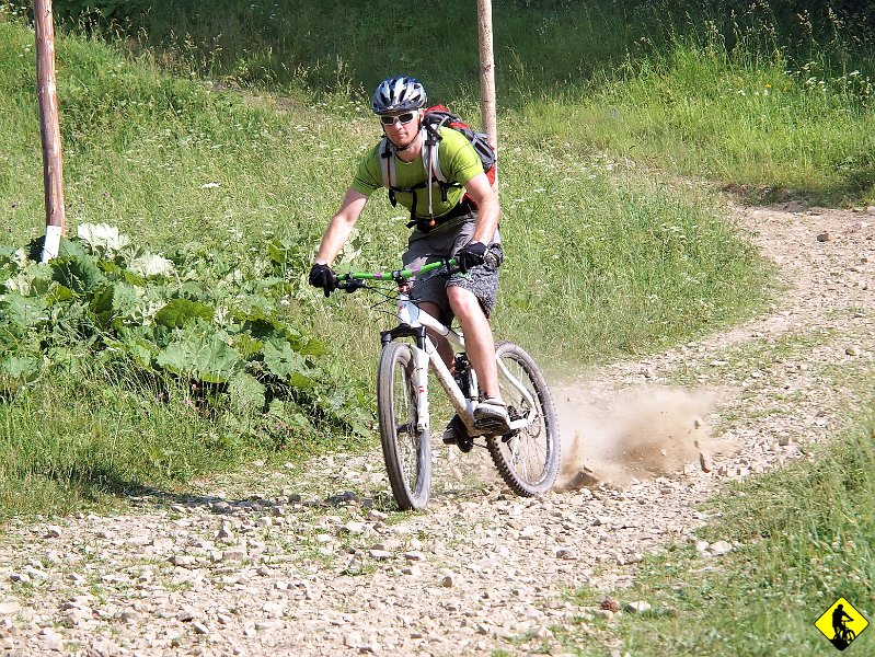 20.jpg - Prędkość, siłą spokoju, wyraz twarzy, hamulec, zarzucenie tyłem - wypada powiedzieć: PRO :)