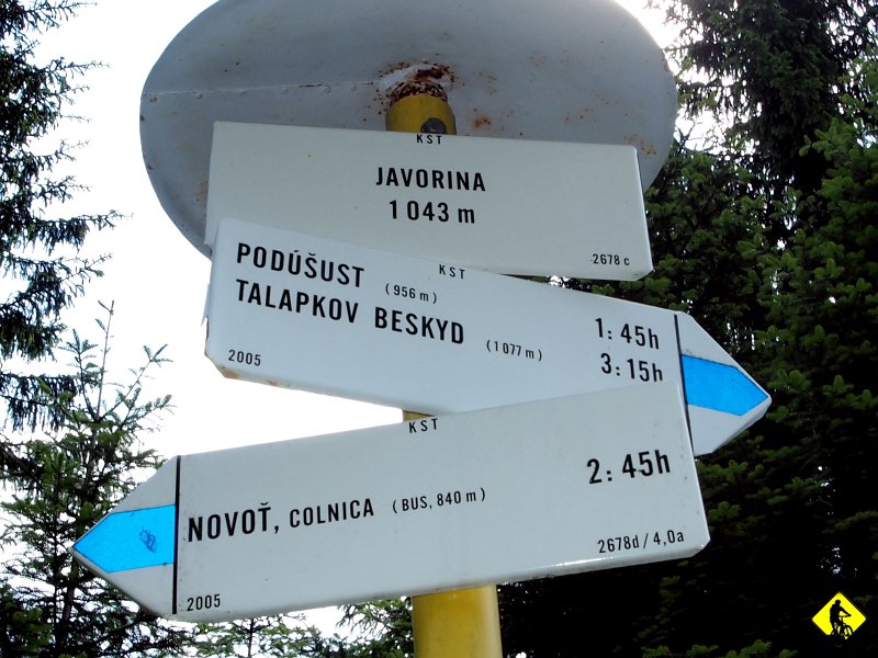 5.jpg - Po chwili rozpadało się na dobre! Ujmę to tak: Wali z nieba konkretnie! teraz to już zostaje walka o przetrwanie. Wojtek ma przynajmniej wiatrówkę, ja mam tylko kondona na plecak :/