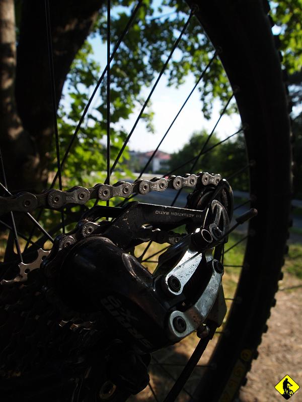 P7212023.jpg - Trzecie podejście do tematu: Pętla w Makowskim. Dwa poprzednie zakończyły się fiaskiem. Dzisiaj choćby skały miały się zesrać, musi się udać. Pogoda idealna, zapasowy hak w plecaku. Mała w trasie. Tym razem jedziemy starą zakopianką, gdzie pozostał szczątkowy ruch lokalny.