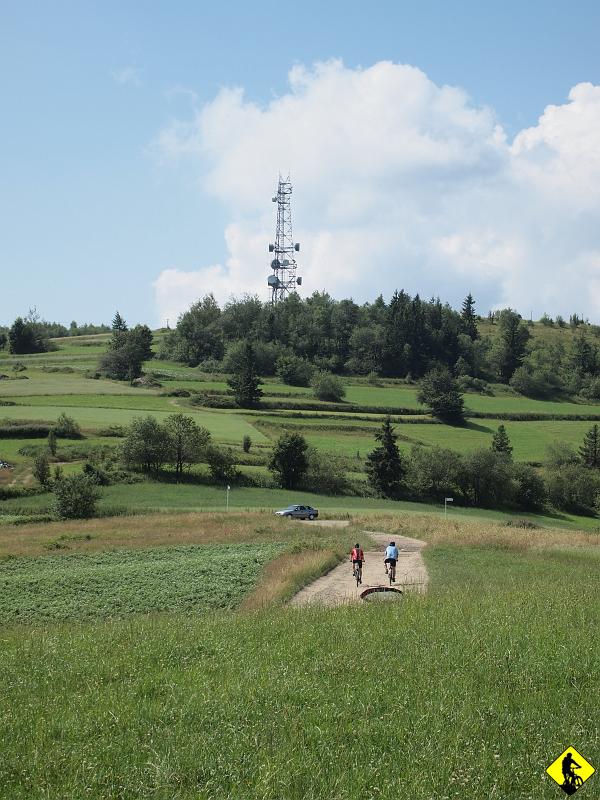 P7212041.jpg - U Koska robimy mały popas. Spotykamy dwóch ziomali z oliwką do łańcucha we krwi. Jeden z nich wyjechał na slikach na szczyt :)
