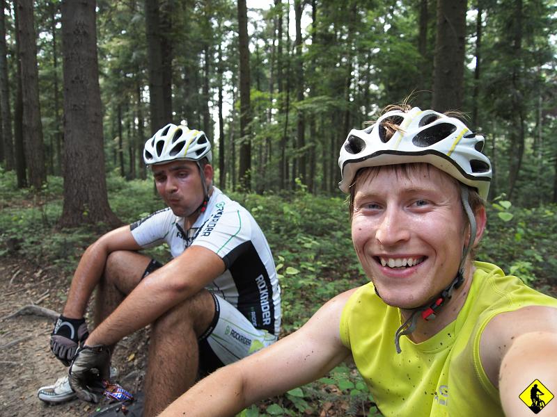 P7212092.JPG - Potem zostaje już tylko Pasmo Babicy, które znam już chyba tak jak Las Wolski. Całość wyszła niestety poniżej 90km, a dokładnie 87. Dobra wyrypa i sprawdzenie się przed TransCarpatią, gdzie z pewnością patrząc na mapy poglądowe będzie o wiele więcej pchania/noszenia.