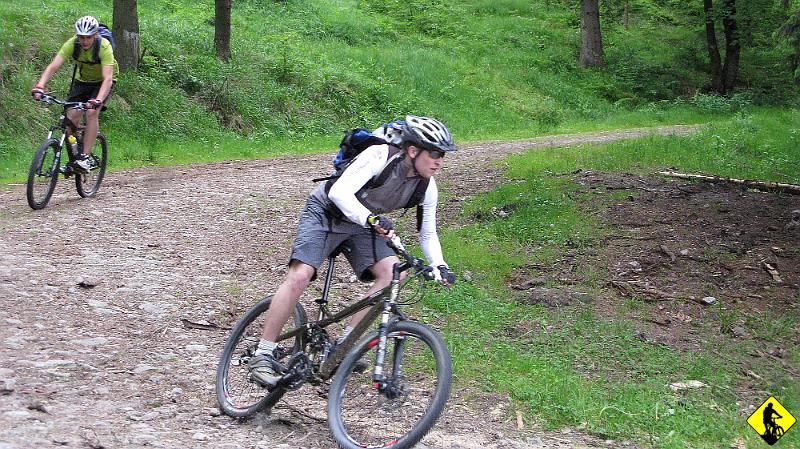 12.jpg - Nadmienię, że zjazd wyborny, trochę kamienisty, jednak pozwala utrzymywać przyzwoitą średnią.