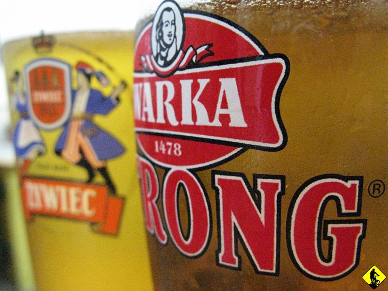 13.jpg - Do Lądka dostajemy się przez Stary Gierałtów i Sztolne skały. Być może na pierwszy dzień to za dużo, biorąc pod uwagę, że Kiero umarł już kilometry temu, a jeszcze dwa dni jazdy przed nami...