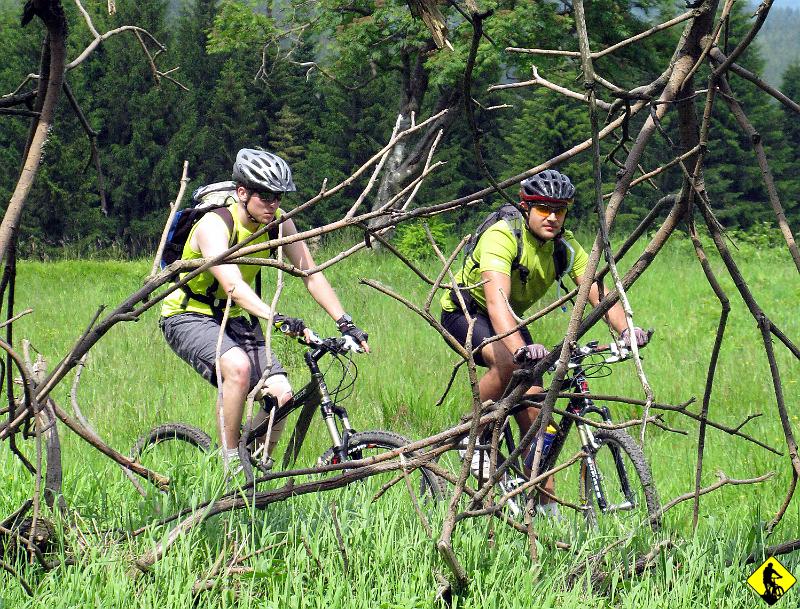 5.jpg - Przed Przełęczą Puchaczówka robimy krótką przerwę, by BG mógł...