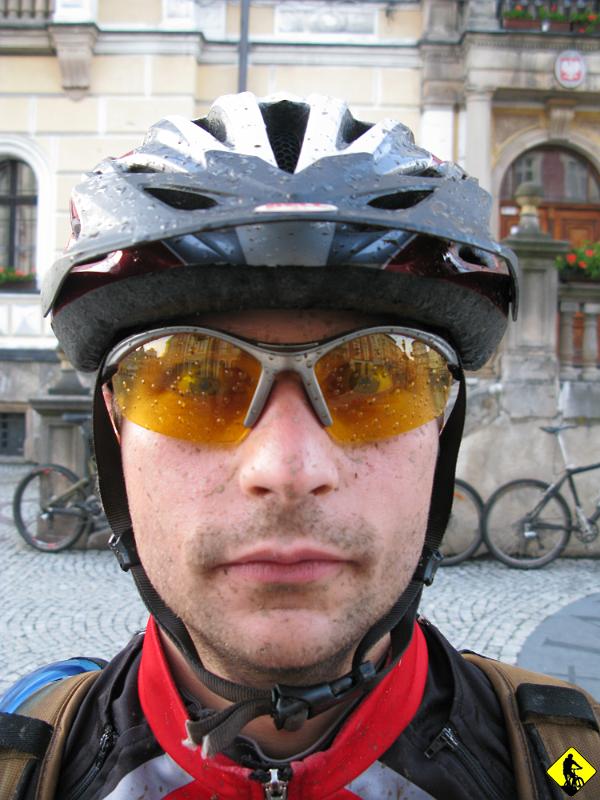 IMG_2588.jpg - Zjazd w lesie i prześwitujące promienie słońca powodują, że wzrok płatał figle i trzeba było się mocno pilnować. Koniec dnia 2go.