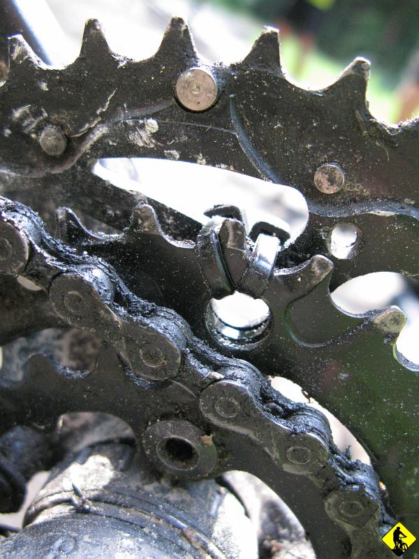 IMG_2641.jpg - Jako, że to wyjazd ekipy serwisu i wszechobecnej mocy "zip'ów" dajemy radę to poskładać w jedną w miarę trzymającą się całość i możemy kontynuować jazdę. Strata 45min. Zjeżdżamy do Javornika.