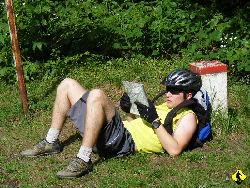 DSCF2326.JPG - Przełęcz pod Banią. We mnie budzi się chęć dojazdu jeszcze na Hale rycerzowi, ale osobisty trener i Jurek przekonują mnie, że na dzisiaj wystarczy. Wracamy więc już do…