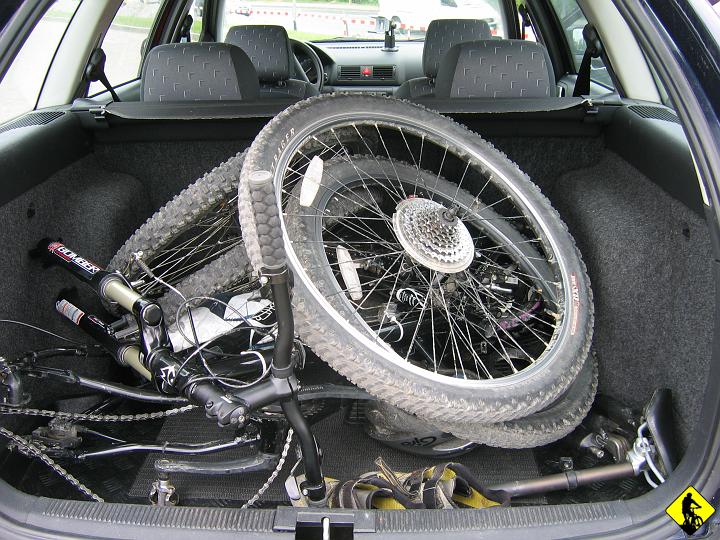 IMG_1028.JPG - Jak opisać dzień, który tak naprawde to był nieudany? Sprawa dość delikatna... Zdjęcie pierwsze to efekt tego, że się zapomina zabrać klucze do bagżników rowerowych :)