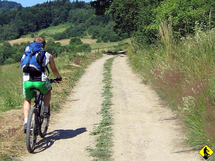 IMG_1875.jpg - Większość pasma wiedzie po szutrach dojazdowych do posesji.