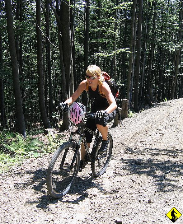 IMG_1919.jpg - Czerwony z Krzeszowa to niecałe 6km z przewyższeniem 340m. Aga Walczy dzielnie! Chce pokazać kto rządzi w związku :P W każdym razie tak jej (Ci) się wydaje :PPP